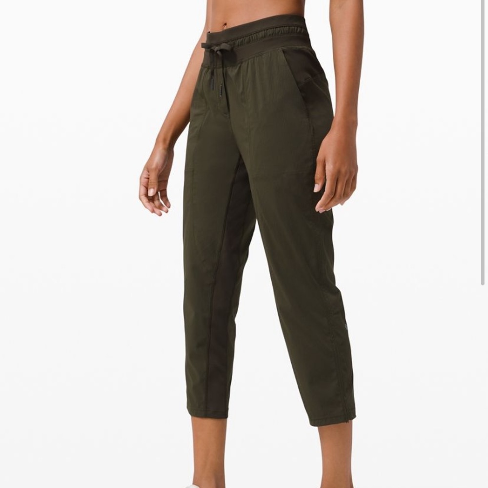 Lululemon Dance Studio Mid Rise Crop 25”